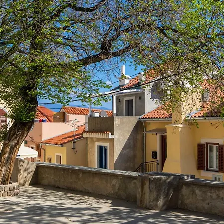 Apartman Little House In *