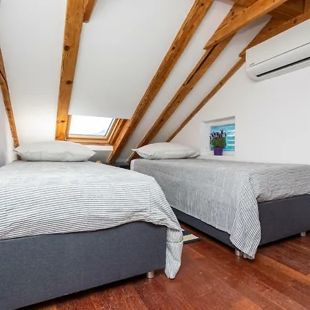 Apartman Little House In
